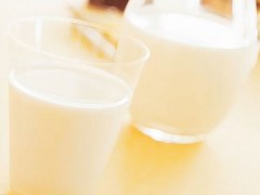 早餐喝一杯纯牛奶能减肥吗