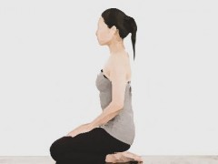 减掉手臂和背部赘肉的瑜伽动作