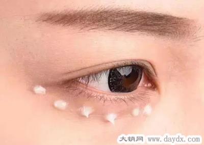 眼霜的正确使用方法，据说80%的人都不知道