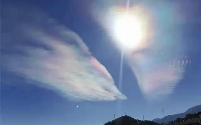 中国境内的多个地区，天空中出现七彩祥云，这是在预示什么吗？