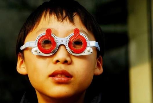 初高中生总体近视率超70%，你家孩子视力还好吗？科学预防是良策