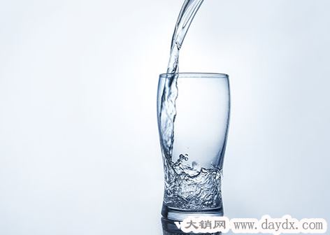 长期喝纯净水好吗？纯净水长期喝了对身体有没有危害？