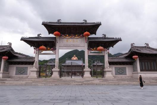 浙江被遗忘的古寺，迄今1700多年历史，建有世界最大的弥勒佛像