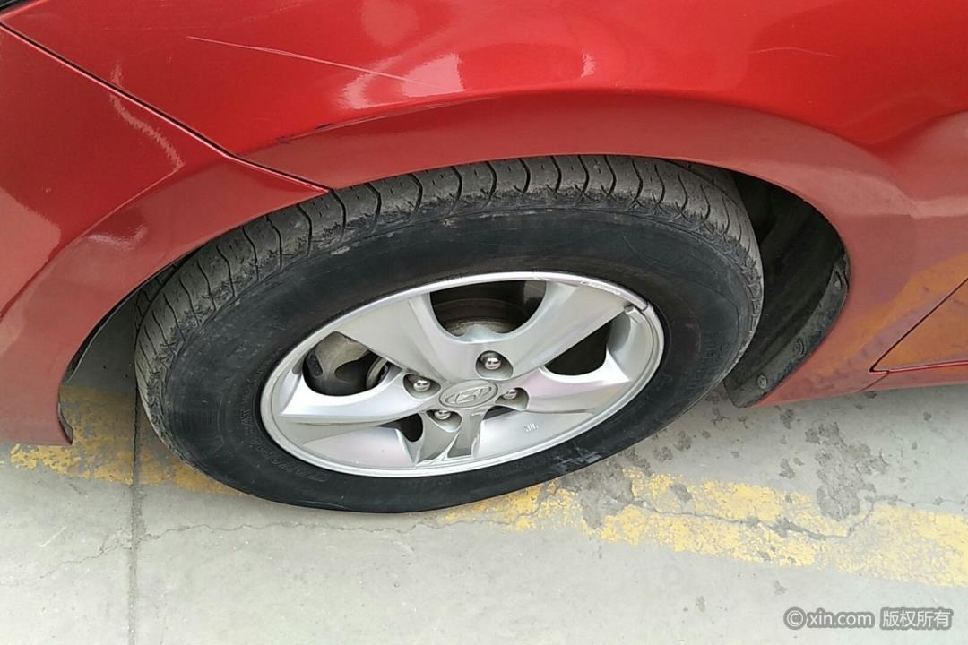 二．北京现代瑞纳原车是什么牌子的轮胎？