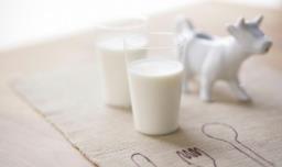 纯牛奶如何判断新鲜不新鲜，纯牛奶如何判断新鲜不新鲜的原因