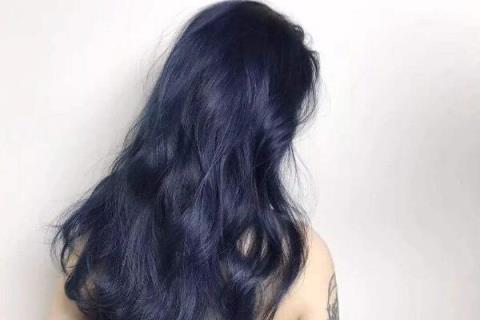 蓝黑色头发会变色吗