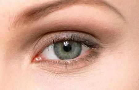 如何减少眼角皱纹
