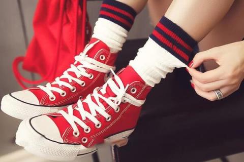 红色鞋子搭配什么颜色堆堆袜