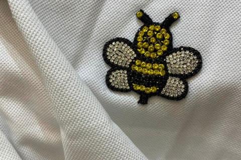 小蜜蜂的衣服是啥牌子