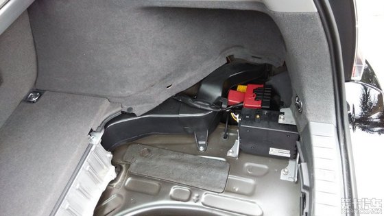 4、丰田普锐斯的车蓄电池可以跑多少公里，如果换那个电池需要多少钱？？