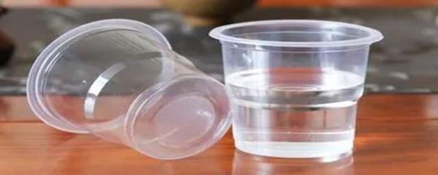 塑料水杯可以装开水吗